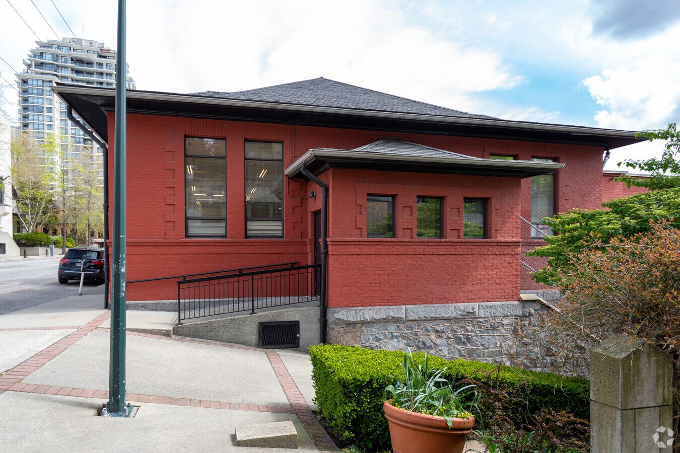 668 Carnarvon St, New Westminster, BC V3M 5Y6