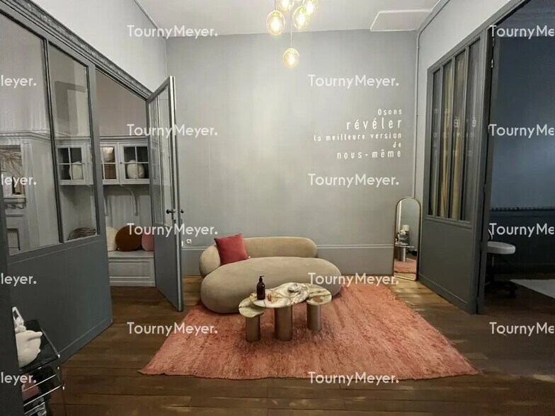 Office in Bordeaux for lease - Interior Photo - Image 1 of 6