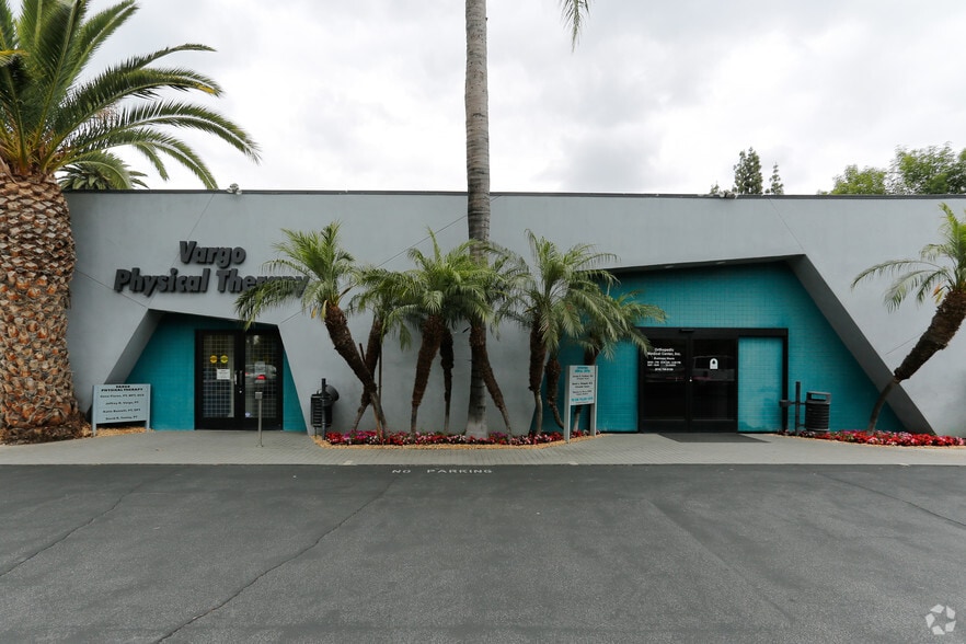 18039 Sherman Way, Reseda, CA for lease - Building Photo - Image 2 of 4