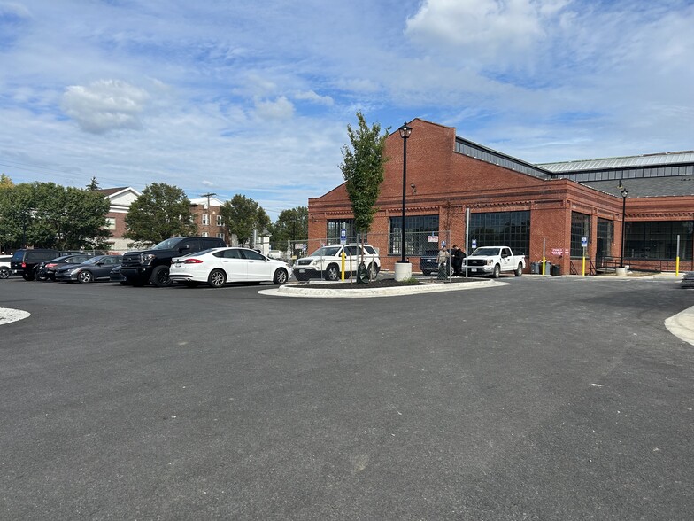 600 W John St, Martinsburg, WV for lease - Building Photo - Image 1 of 18