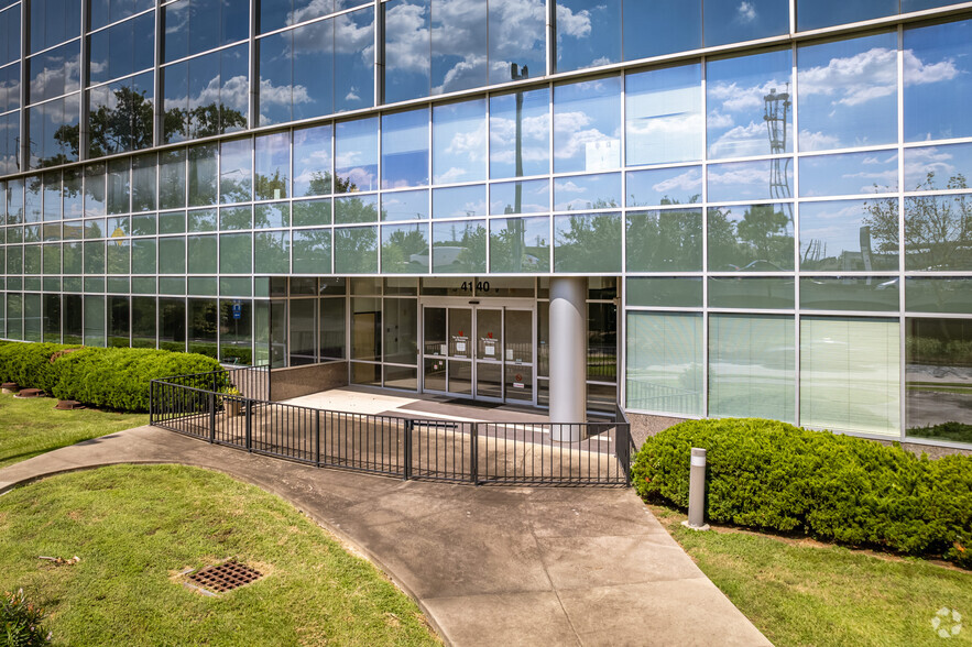 4140 Southwest Fwy, Houston, TX for lease - Building Photo - Image 3 of 4