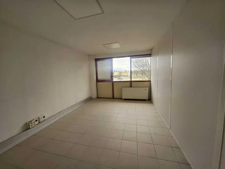 Office in Avignon for sale - Interior Photo - Image 3 of 4