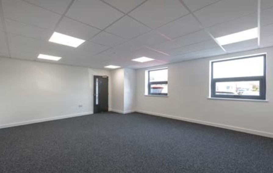 Field Way, Greenford for lease - Interior Photo - Image 3 of 3