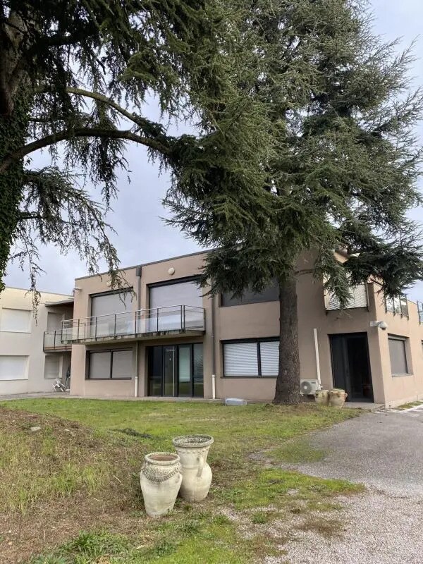 Office in Rillieux-la-Pape for lease Building Photo- Image 1 of 8