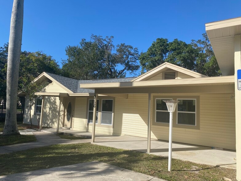 2726 6th Ave W, Bradenton, FL for sale - Building Photo - Image 3 of 28