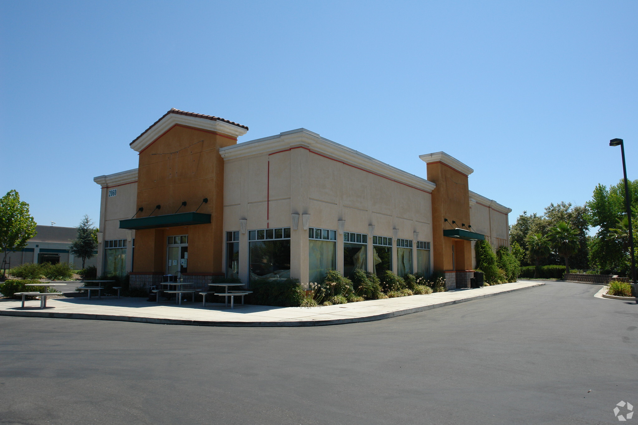 2060 Business Ln, Chico, CA for lease Primary Photo- Image 1 of 3