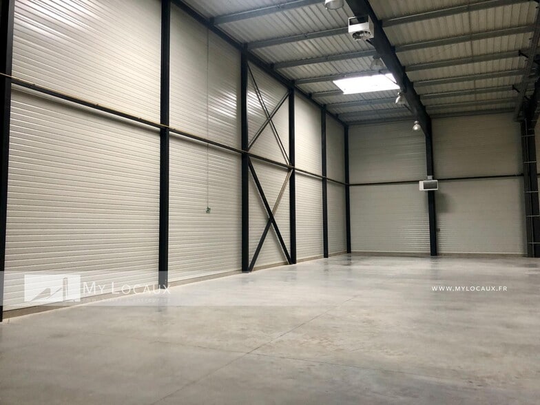 Rue De La Briqueterie, Louvres for lease - Building Photo - Image 2 of 6