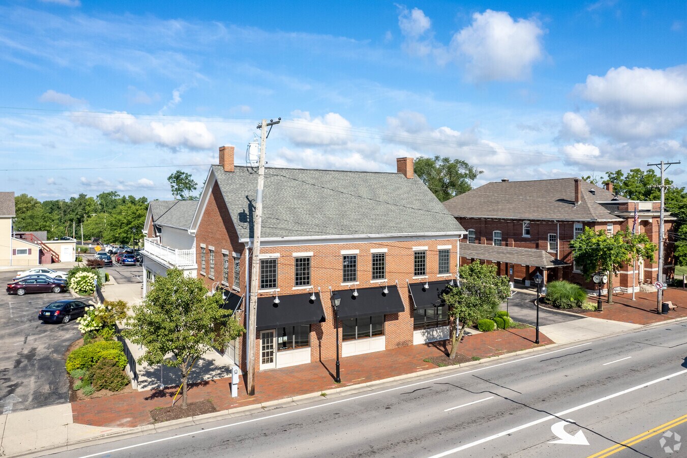 11 N Main St, Centerville, OH 45459