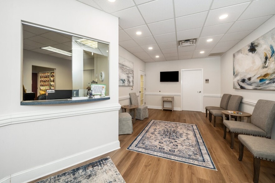 3731 NW Cary Pky, Cary, NC for lease - Interior Photo - Image 1 of 13