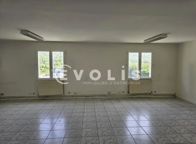 19 Avenue Du 8 Mai 1945, Pecqueuse for sale - Building Photo - Image 2 of 3