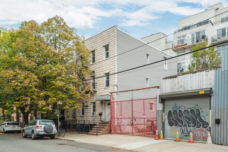 252 Skillman Ave, Brooklyn, NY for sale - Primary Photo - Image 1 of 10