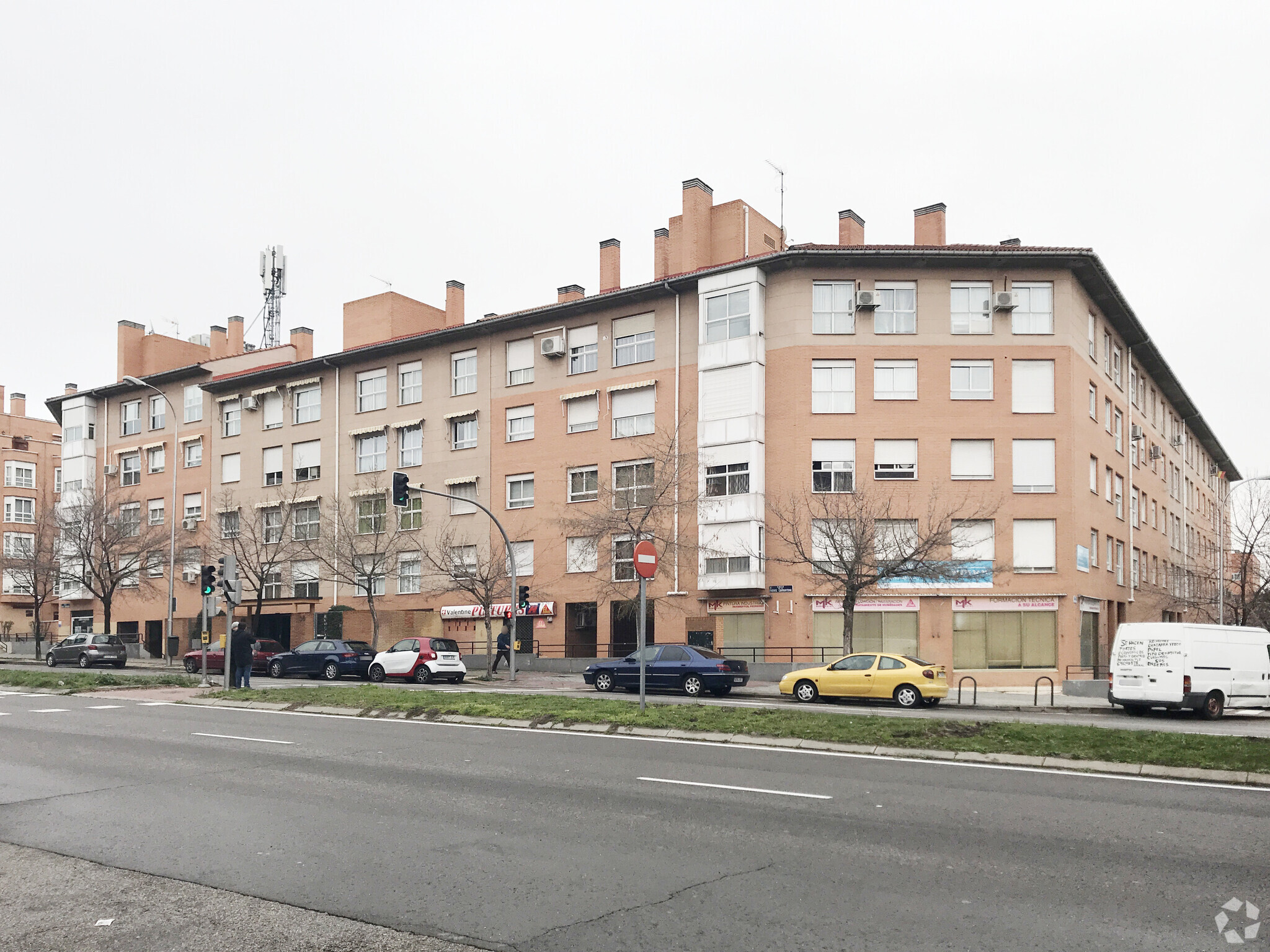 Calle De La Fuente Carrantona, 36, Madrid, Madrid for lease Primary Photo- Image 1 of 3