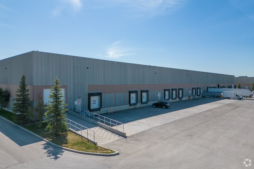 10761 25th St NE, Calgary, AB for lease - Building Photo - Image 2 of 5