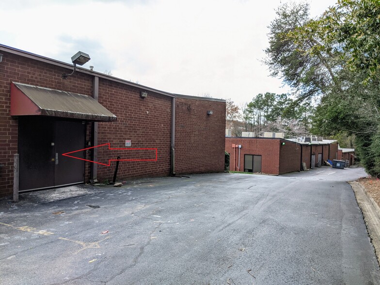 8215 Roswell Rd, Atlanta, GA for sale - Building Photo - Image 1 of 1