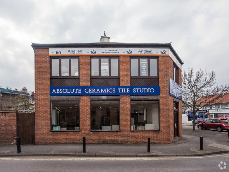 26-28 Molesey Rd, Walton On Thames for sale - Primary Photo - Image 1 of 3