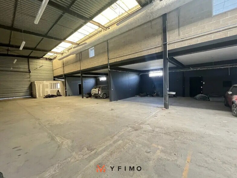 Flex in Porcheville for sale - Interior Photo - Image 2 of 6