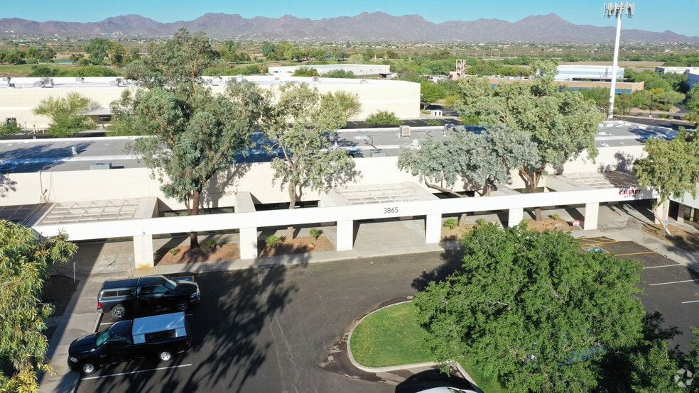 3865 N Business Center Dr, Tucson, AZ for lease - Building Photo - Image 1 of 4