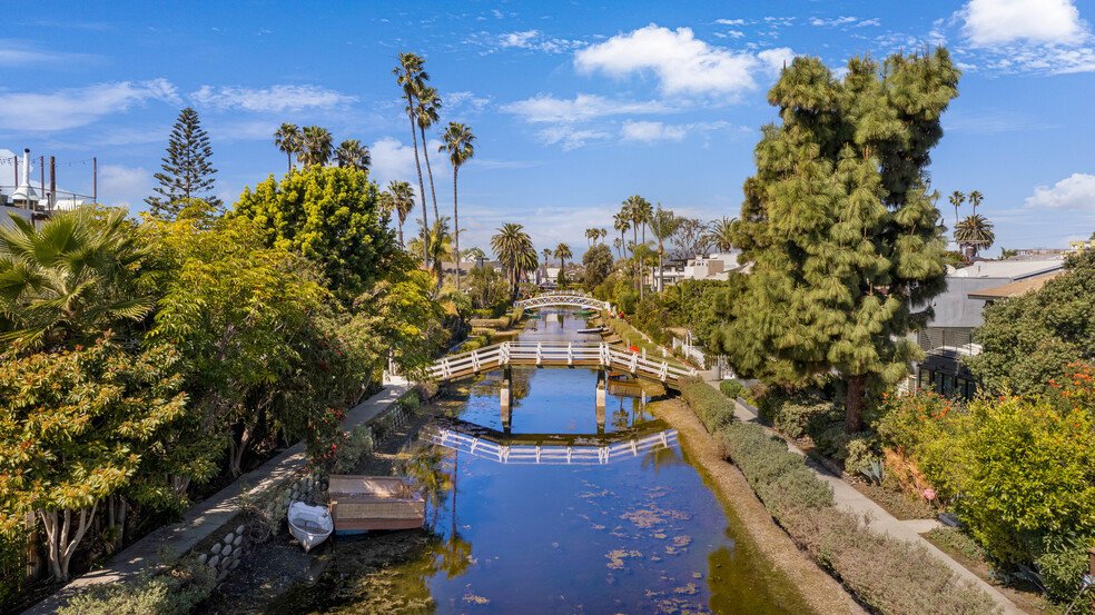 415 Sherman Canal, Venice, CA for sale - Building Photo - Image 2 of 9