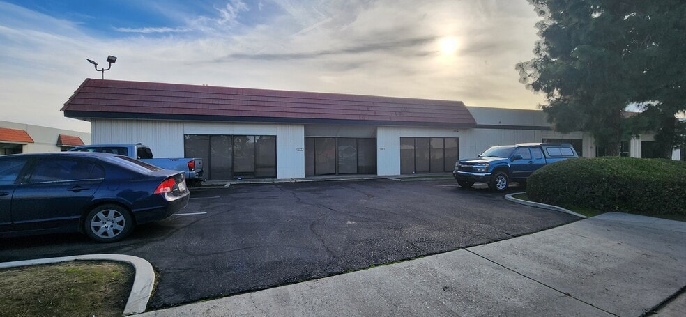 2750 N Clovis Ave, Fresno, CA for lease - Building Photo - Image 2 of 10