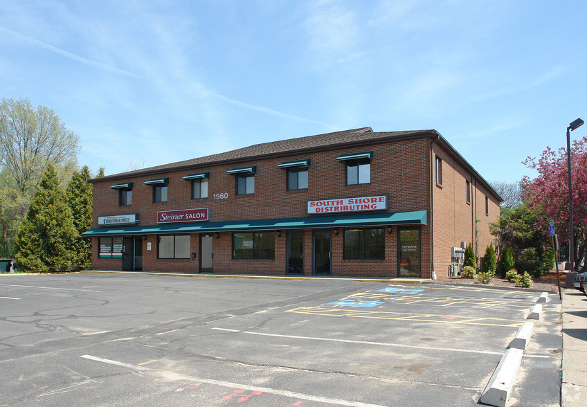 1960 Silas Deane Hwy, Rocky Hill, CT for sale - Primary Photo - Image 1 of 1