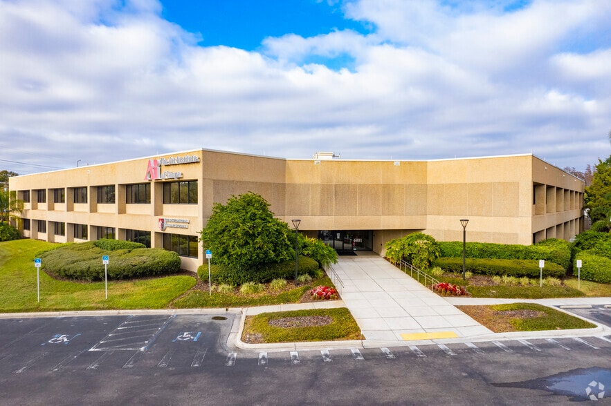 4401 N Himes Ave Tampa FL 33614 - 4401 N Himes Ave Tampa FL Primary Photo 1 Large