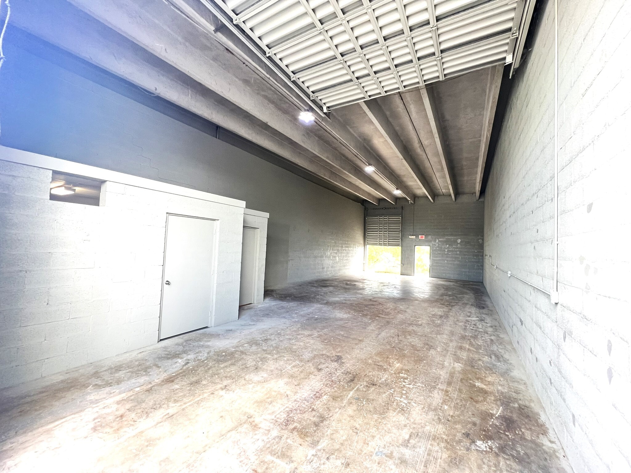 1909-2099 Opa Locka Blvd, Miami, FL for lease Interior Photo- Image 1 of 3