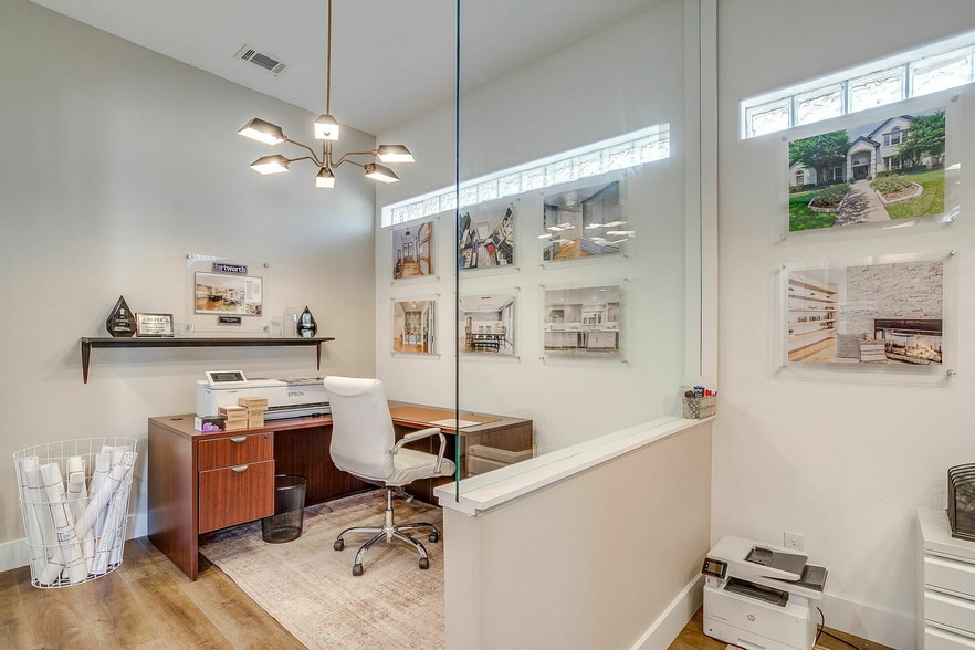 5148 Vickery Loop E, Benbrook, TX for sale - Interior Photo - Image 2 of 11