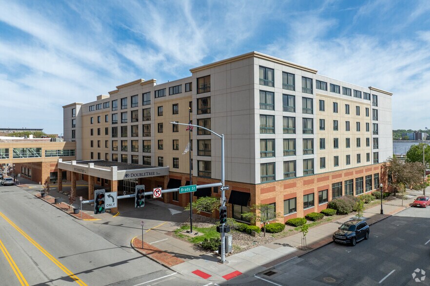 111 E 2nd St, Davenport, IA for sale - Primary Photo - Image 1 of 1