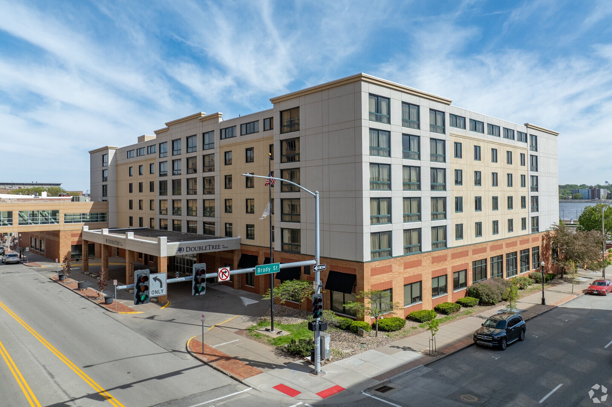 111 E 2nd St, Davenport, IA for sale Primary Photo- Image 1 of 1