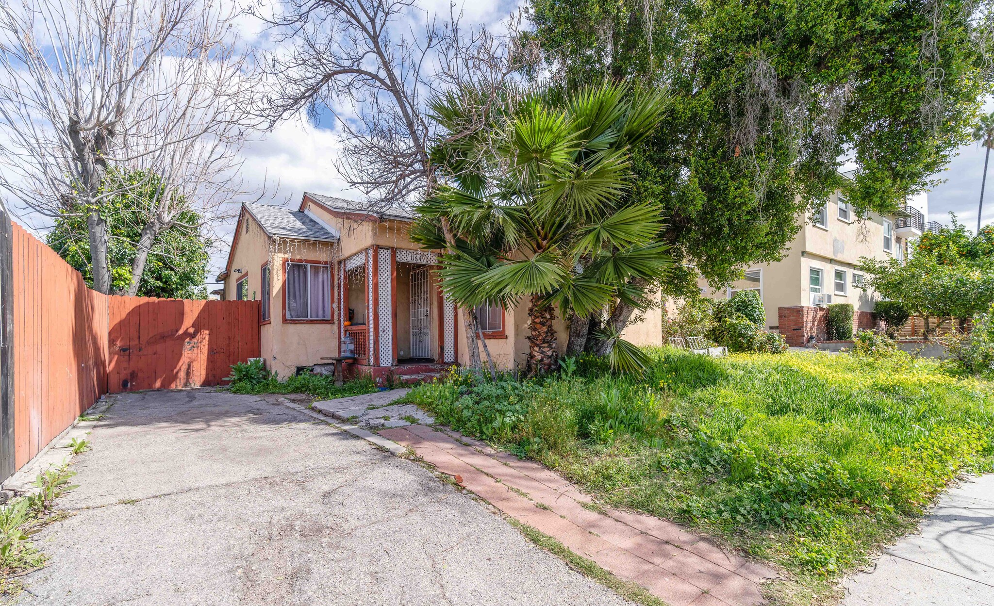 11649 Burbank Blvd, North Hollywood, CA for sale Primary Photo- Image 1 of 11