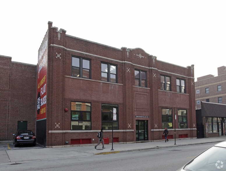 3233 N Sheffield Ave, Chicago, IL for sale - Building Photo - Image 2 of 2