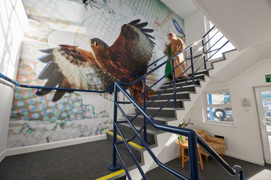 Lincoln Rd, High Wycombe for lease - Interior Photo - Image 3 of 4