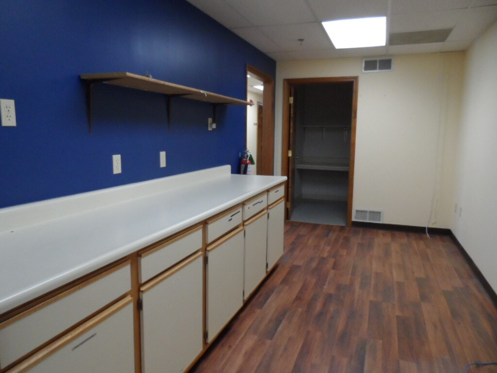 803 Lancaster St, Leominster, MA 01453