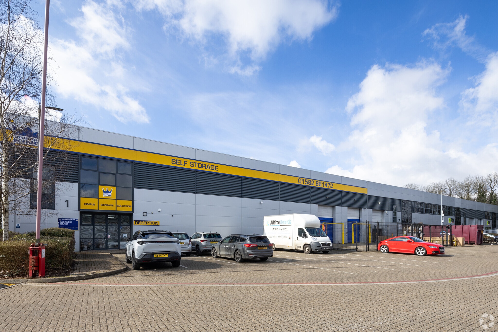 Storage King Luton-Dunstable, Porz Ave, Dunstable for lease Building Photo- Image 1 of 3