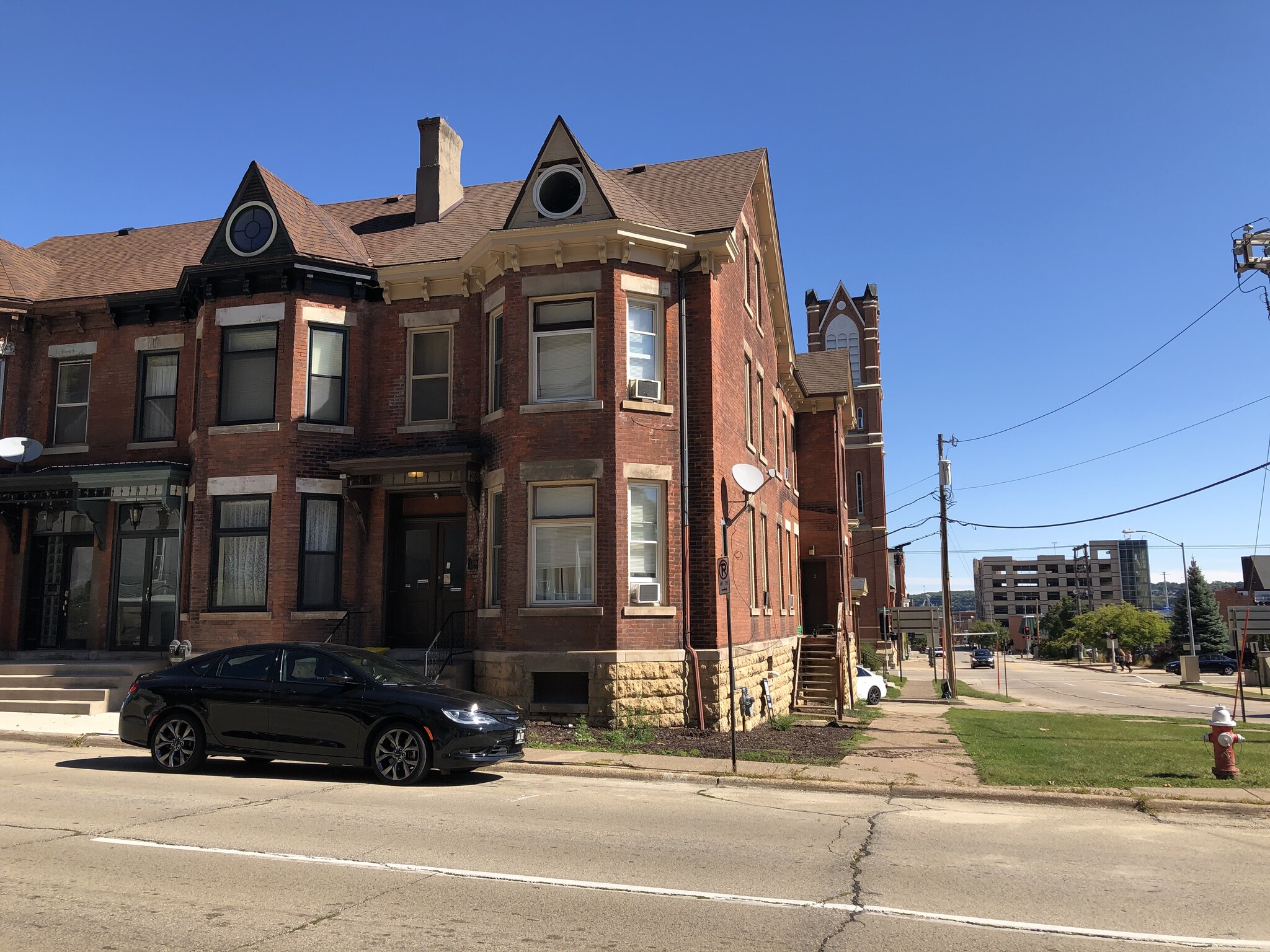 1004 Bluff St, Dubuque, IA for sale Building Photo- Image 1 of 1