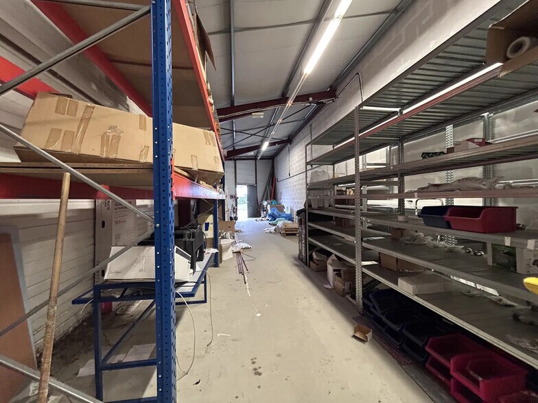 Retail in Vannes for lease - Interior Photo - Image 3 of 4