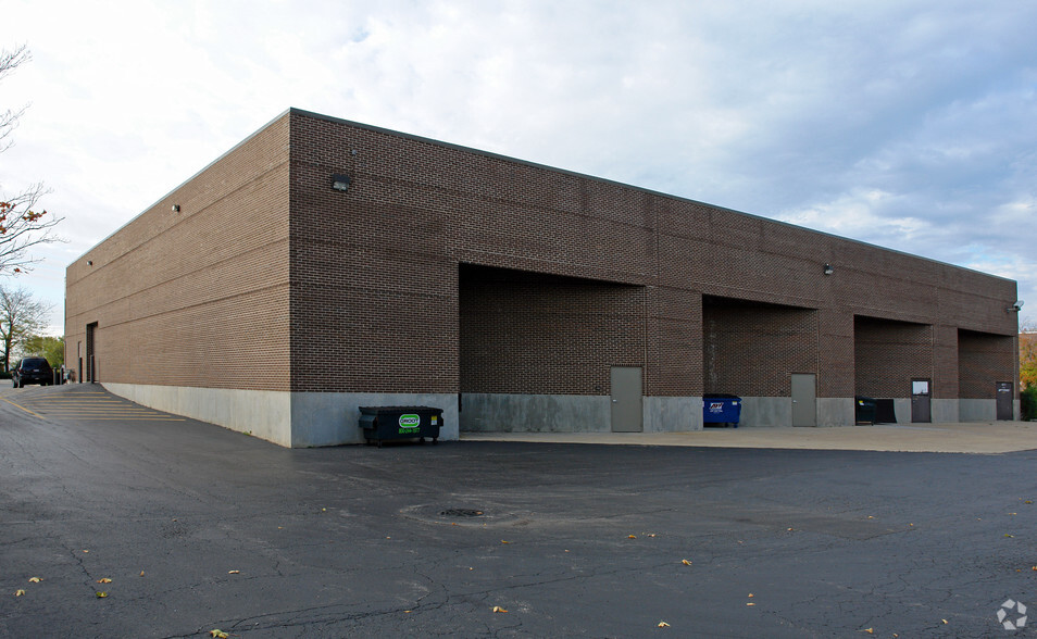 700 Remington Rd, Schaumburg, IL for lease - Building Photo - Image 2 of 11