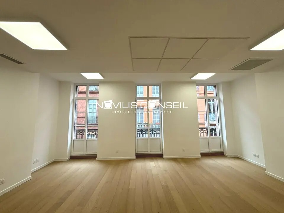 Office in Toulouse for lease Interior Photo- Image 1 of 8