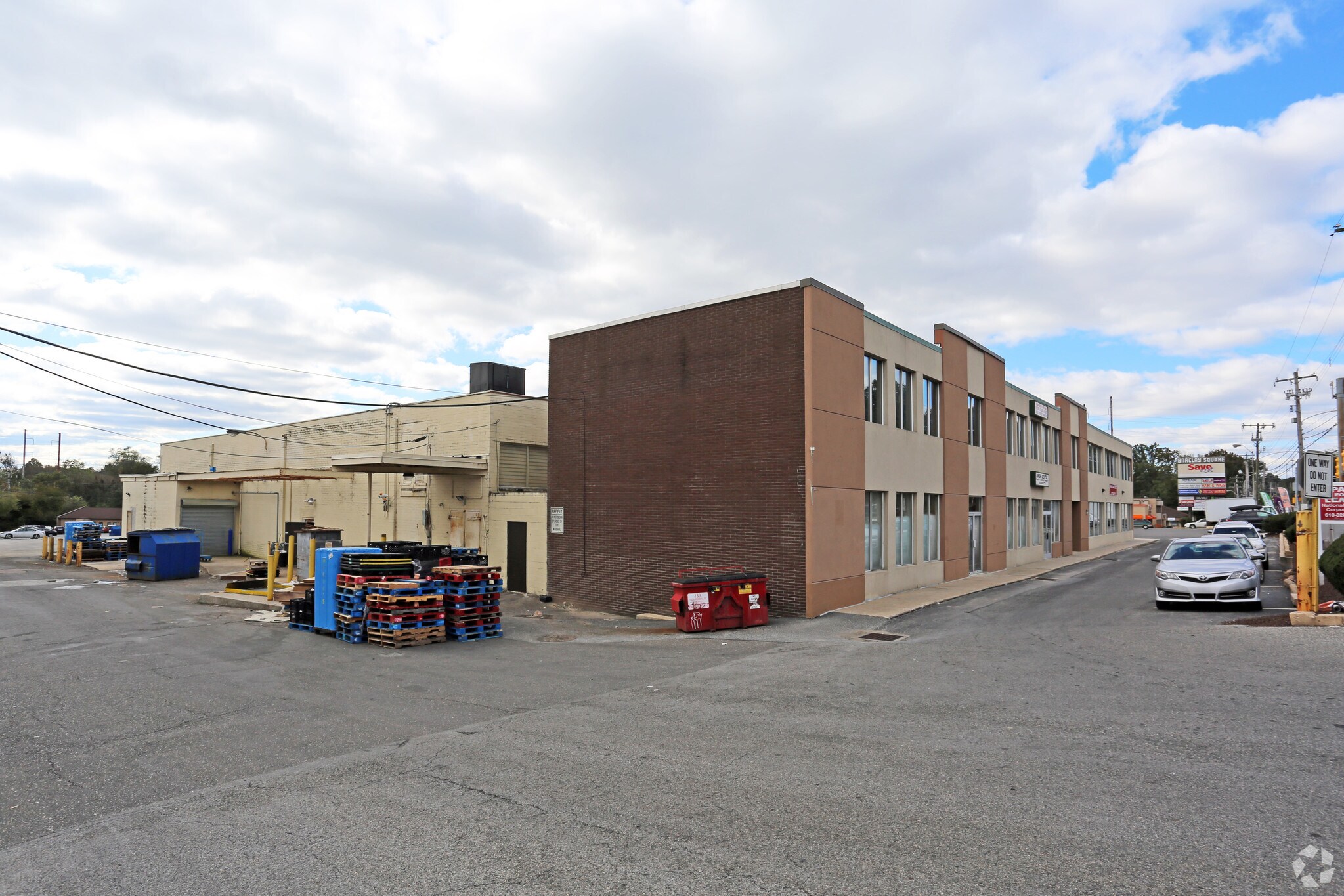 1500 Garrett Rd, Upper Darby, PA 19082 Barclay Square