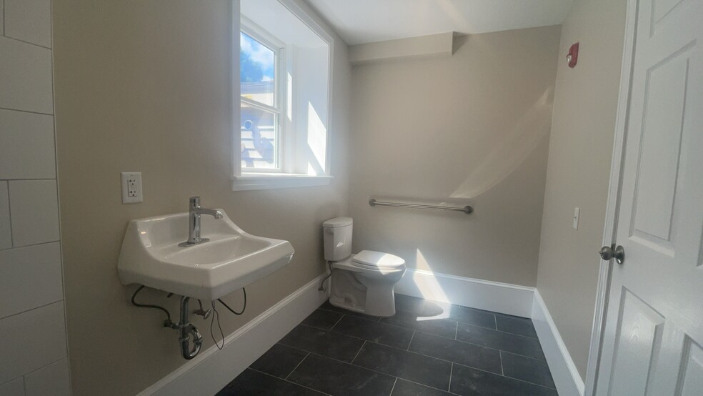 6 Windsor St, Andover, MA for sale - Building Photo - Image 3 of 24