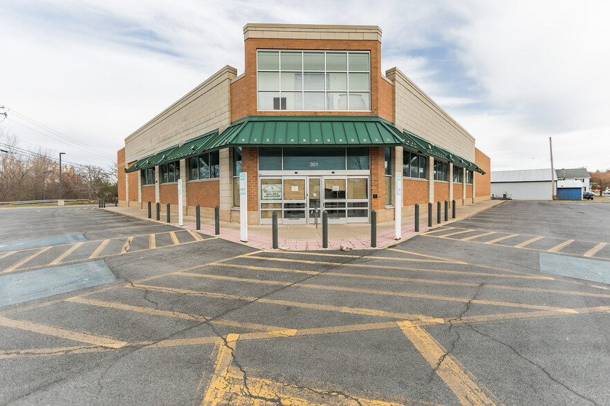 301 Genesee St, Auburn, NY for lease - Building Photo - Image 1 of 10