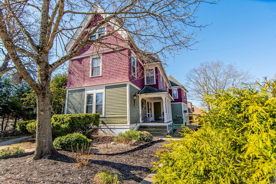 105 Maple St, Killingly, CT 06239