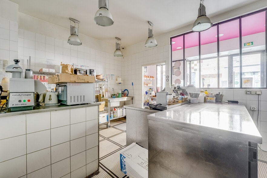 45 Rue De Douai, Paris for sale - Building Photo - Image 3 of 6