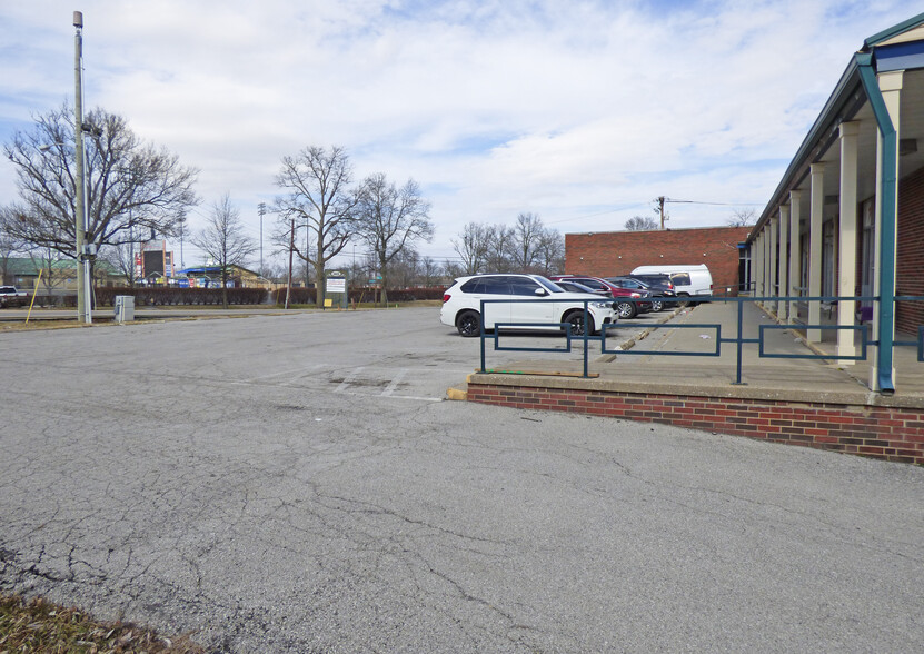 1412 N Broadway, Lexington, KY for lease - Building Photo - Image 2 of 23