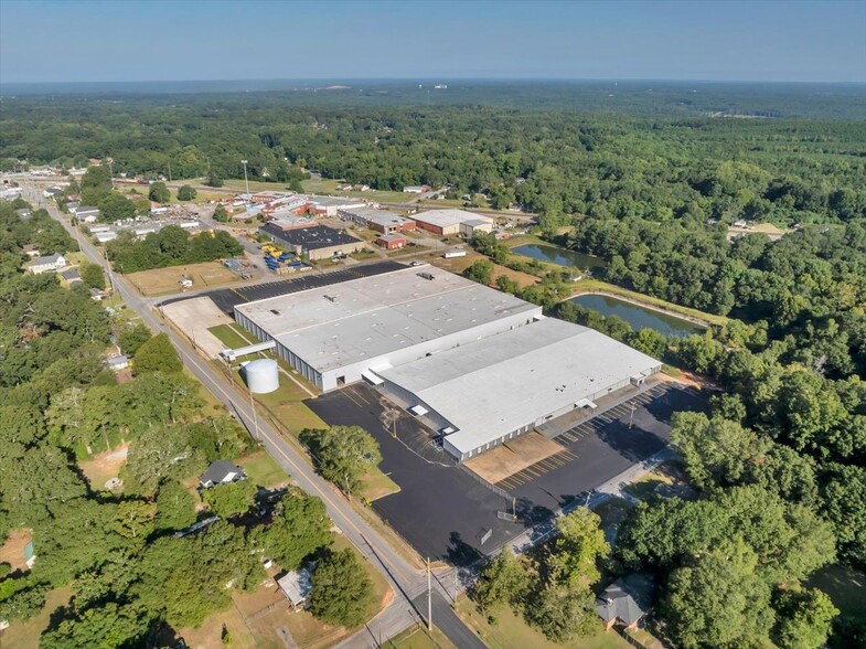 206 Mathews St, Barnesville, GA for lease - Building Photo - Image 1 of 23