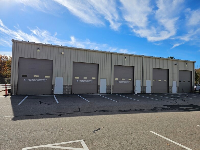 60 Village Pl, Glastonbury, CT for lease - Building Photo - Image 2 of 14