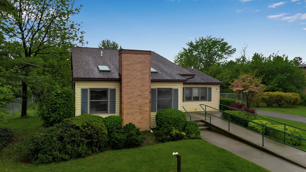 6272 Robinson Rd, Lockport, NY for sale - Primary Photo - Image 1 of 24