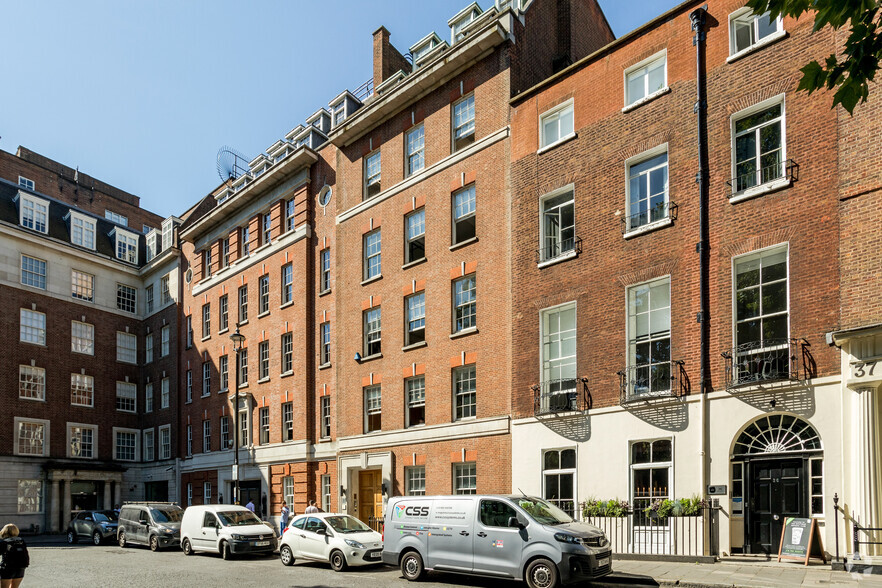 35 Soho Sq, London for lease - Building Photo - Image 2 of 4