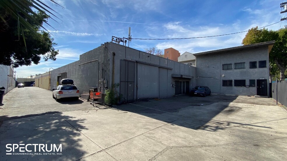 14532 Blythe St, Van Nuys, CA for lease - Building Photo - Image 2 of 11