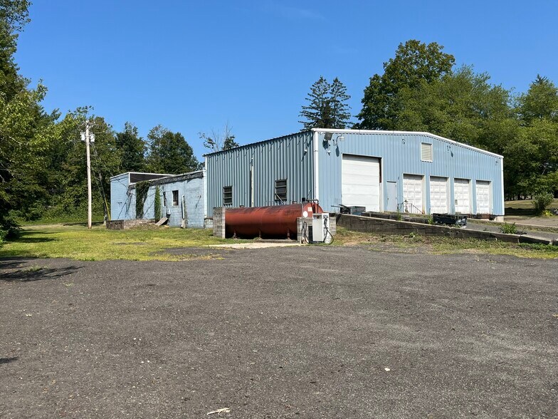 644 Amity Rd, Bethany, CT for lease - Building Photo - Image 2 of 7